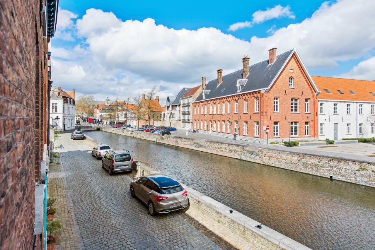Charming Place Along The Canals In Bruges Luaran gambar